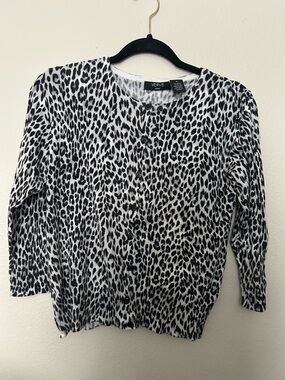 VERVE Collection Black & White Leopard Print Cardigan Sweater womens size medium